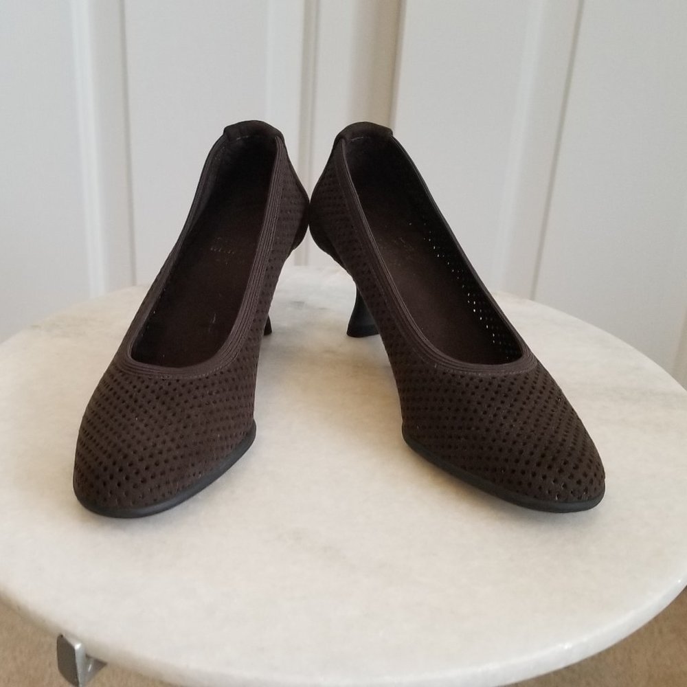 Stuart Weitzman 4.5 Brown Ultra Suede Women's Slip On Shoes